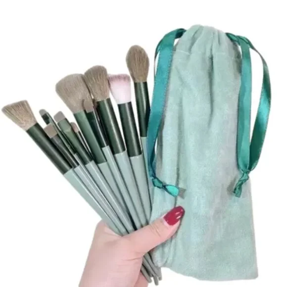 Makeup Brush Kit 13 Brushes with Velour Pouch - Picture 2 of 7
